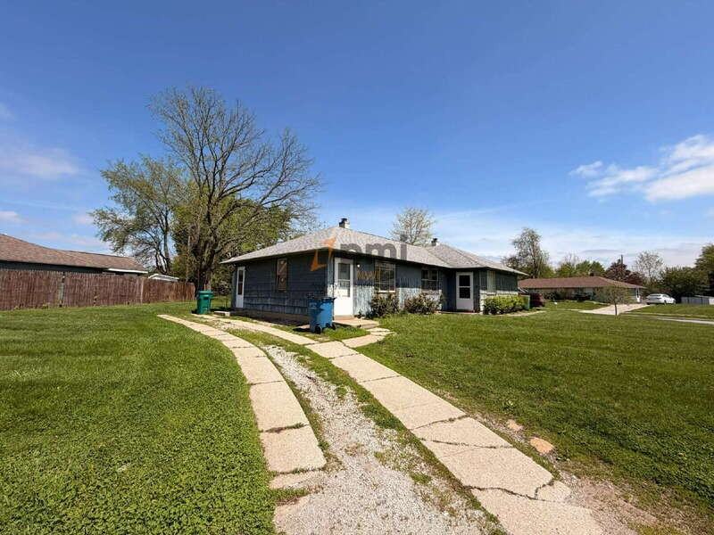 2913 Oakdale Ave - Photo 3 of 15