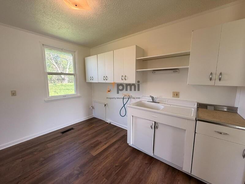 2913 Oakdale Ave - Photo 5 of 15