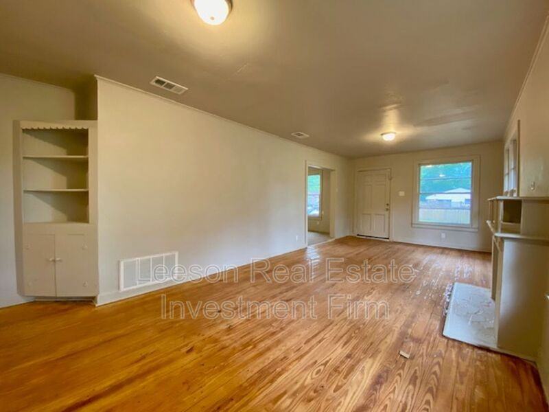 3025 Drexel St - Photo 5 of 15