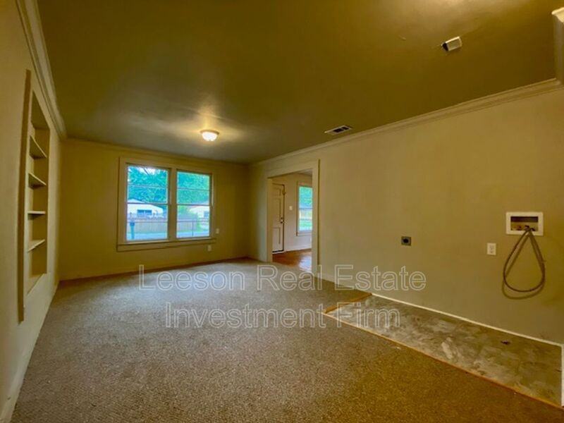 3025 Drexel St - Photo 7 of 15