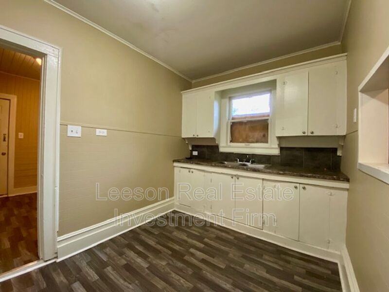 636 W 72nd St - Photo 3 of 9