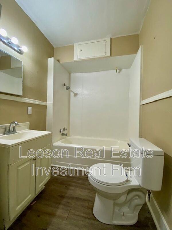 636 W 72nd St - Photo 7 of 9