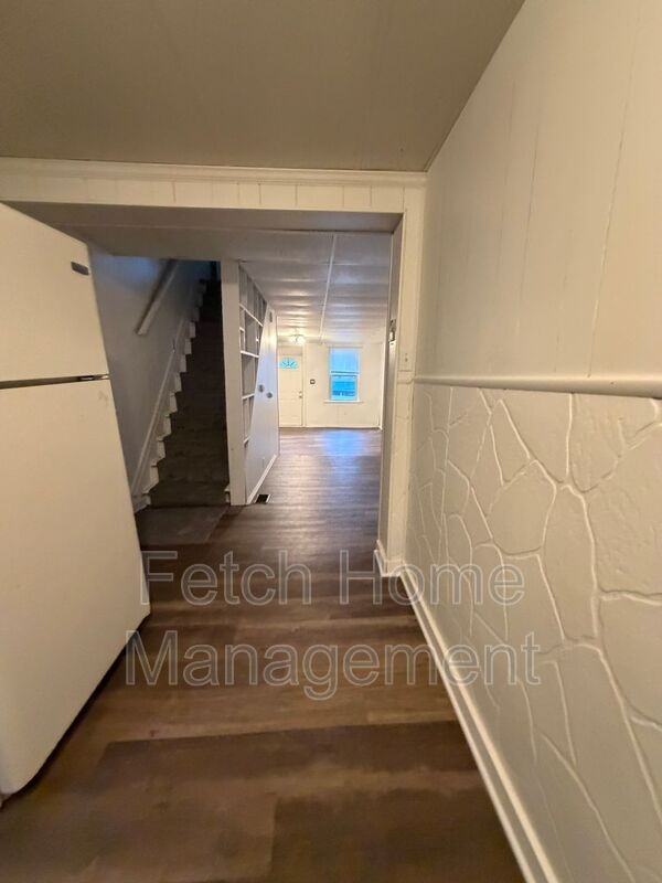 214 W Strawberry St - Photo 3 of 32