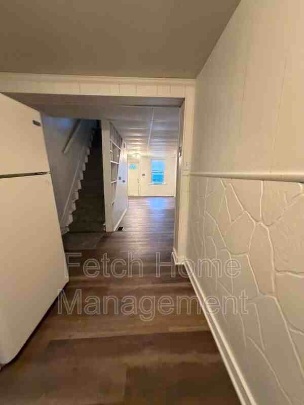 214 W Strawberry St - Photo 4 of 32