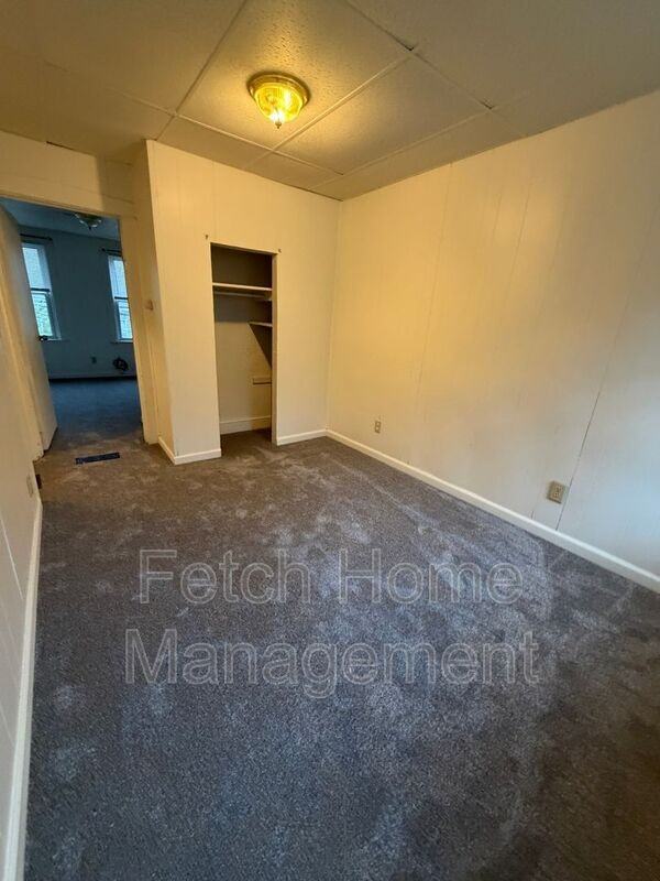 214 W Strawberry St - Photo 5 of 32