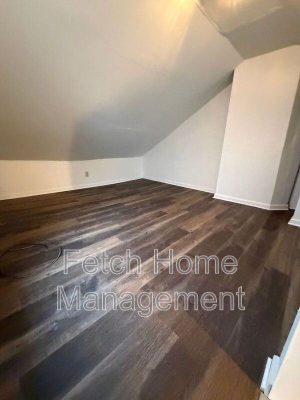 214 W Strawberry St - Photo 7 of 32