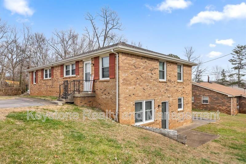 1600 - Photo 2 of 15