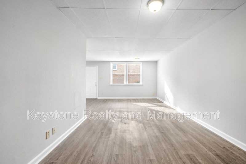 1600 - Photo 7 of 15