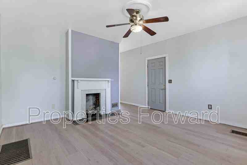 673 E Sycamore St - Photo 7 of 30