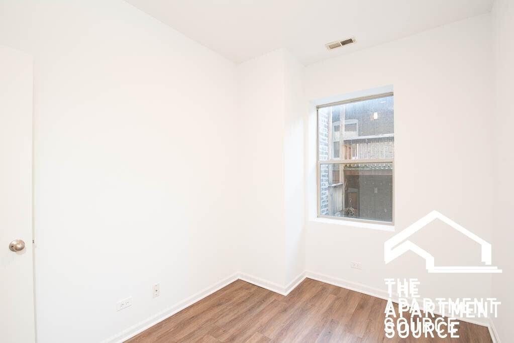 5054 N Winthrop Ave #311 - Photo 4 of 8
