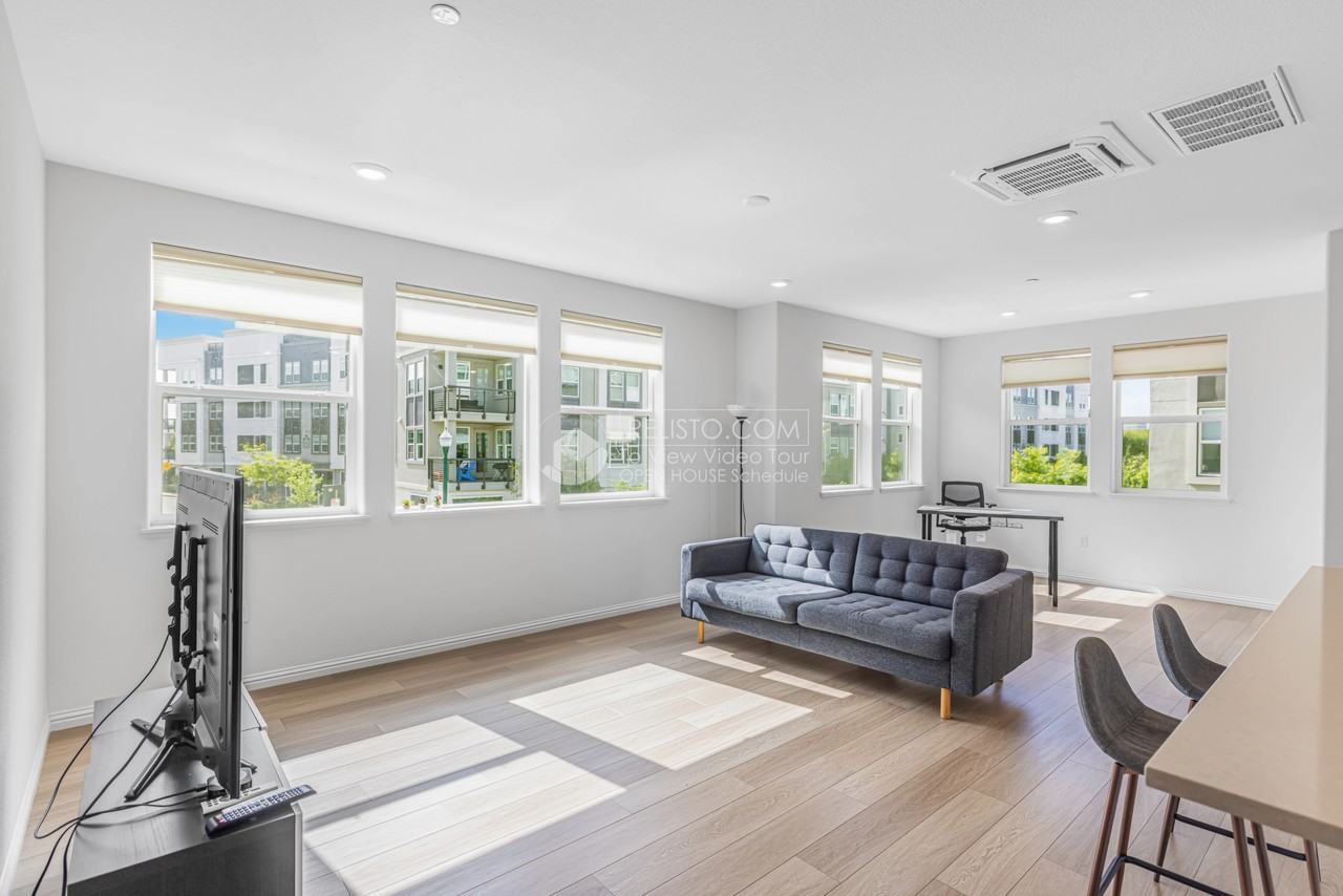 2852 5th St - Photo 3 of 35