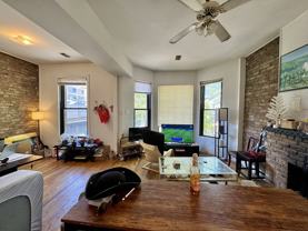 933 W Fletcher St #2F - Photo 1 of 1
