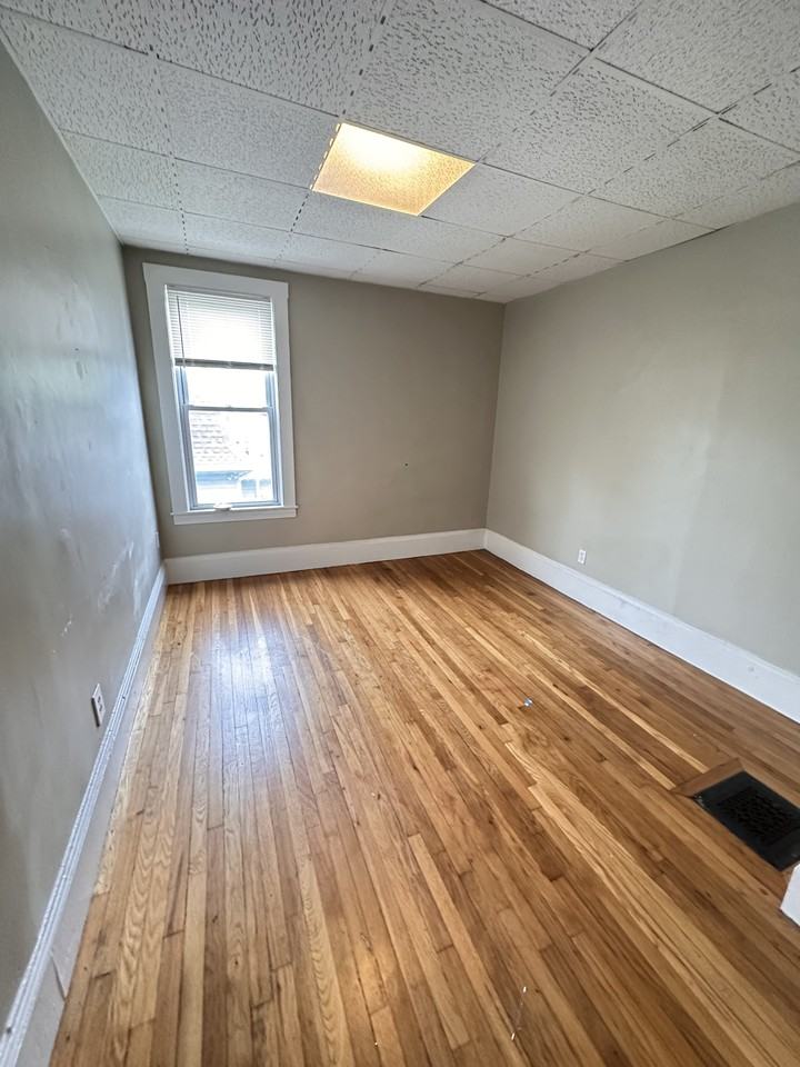 194 Washington St #2 - Photo 4 of 12