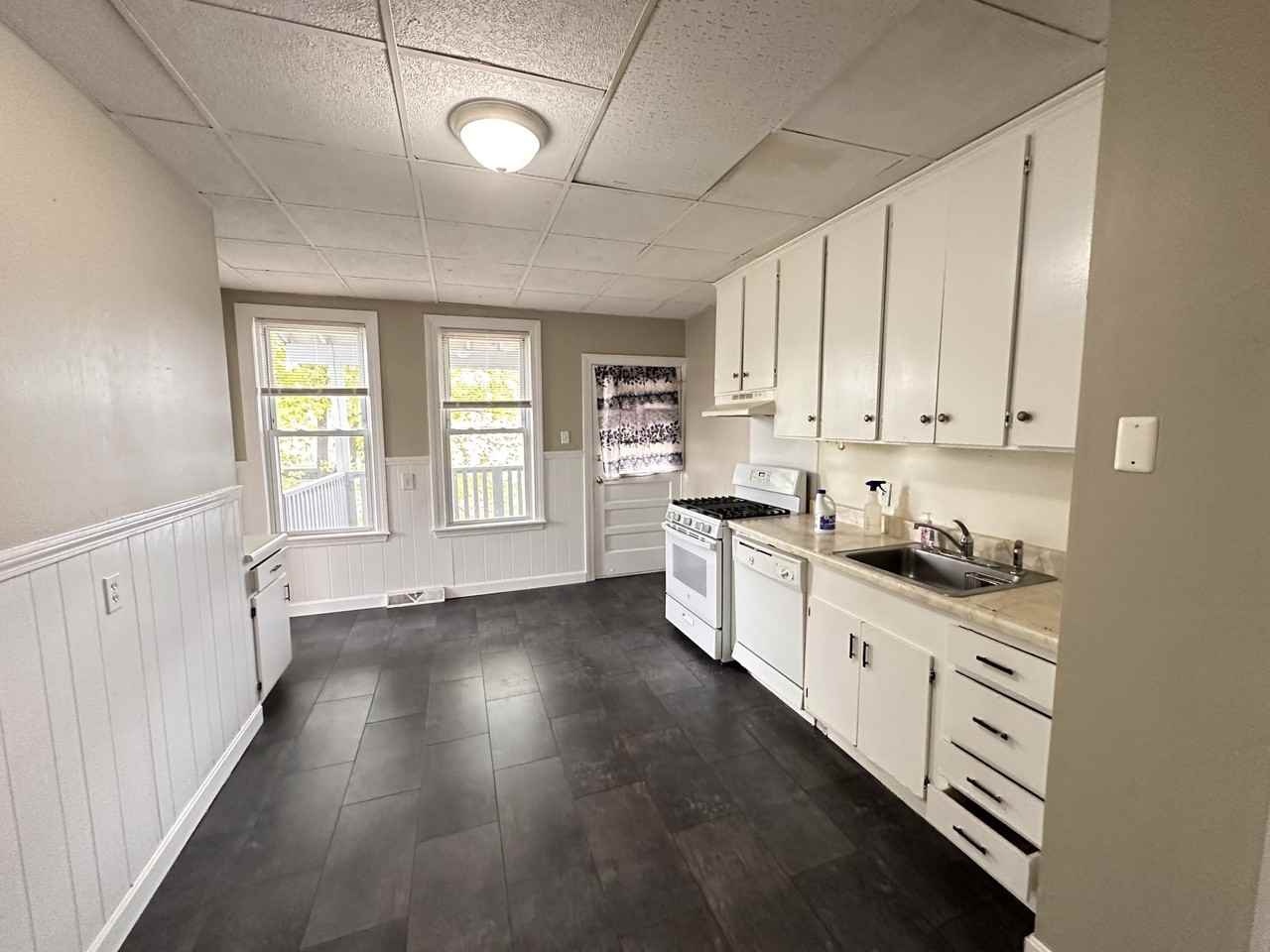 194 Washington St #2 - Photo 7 of 12