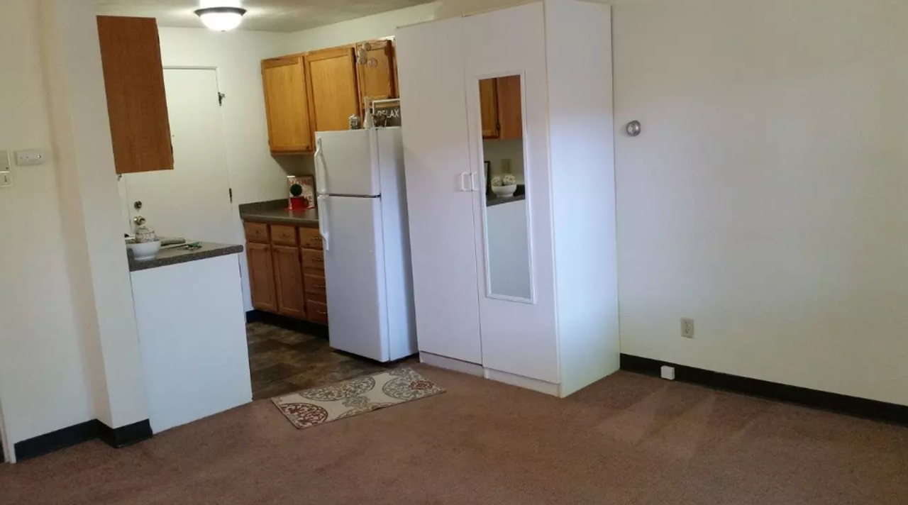 Studio Available Now! ~Blocks from the Capitol Square~ - Photo 5 of 17
