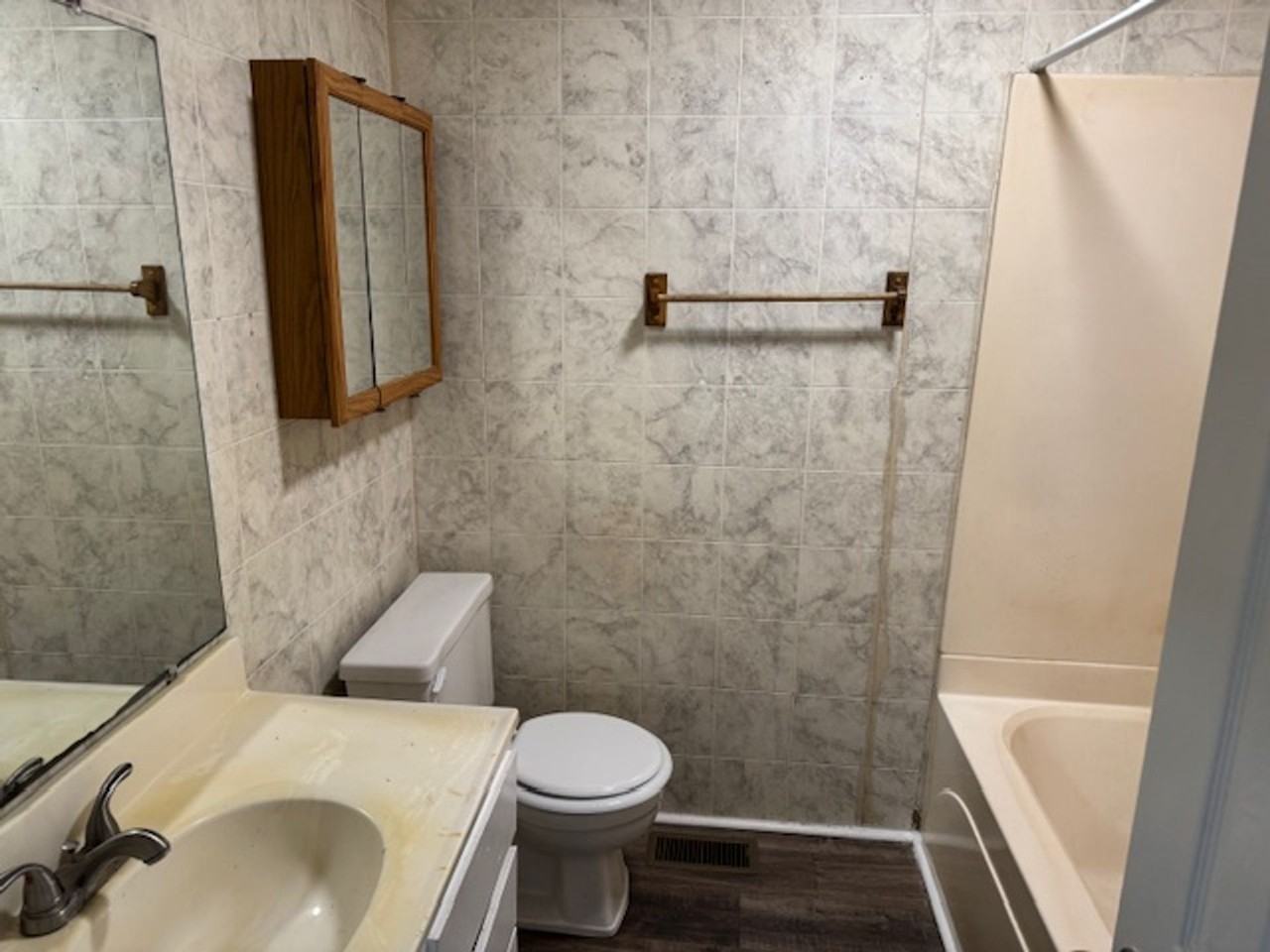 Pine Villa Town Houses - Photo 7 of 7