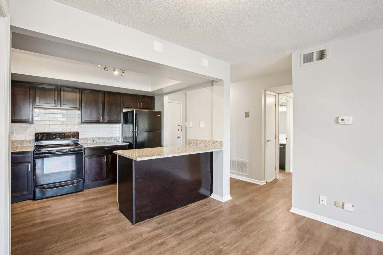 Edgewater Apartments - Photo 6 of 22