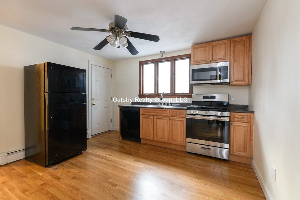 305 Hurley St #2 - Photo 3 of 9