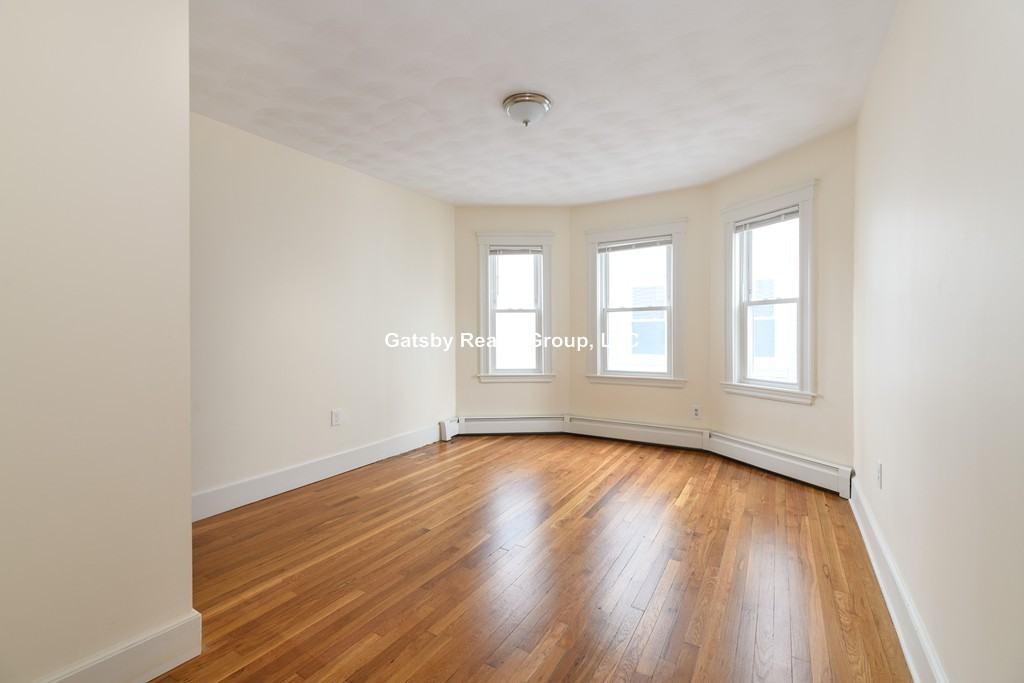 305 Hurley St #2 - Photo 4 of 9