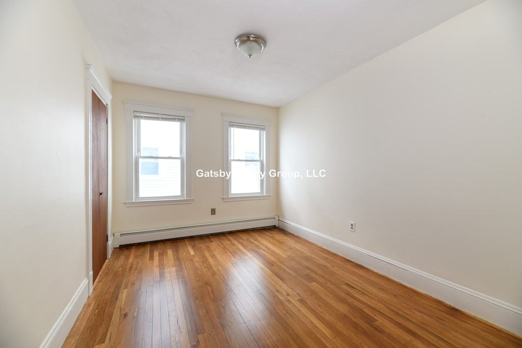 305 Hurley St #2 - Photo 5 of 9