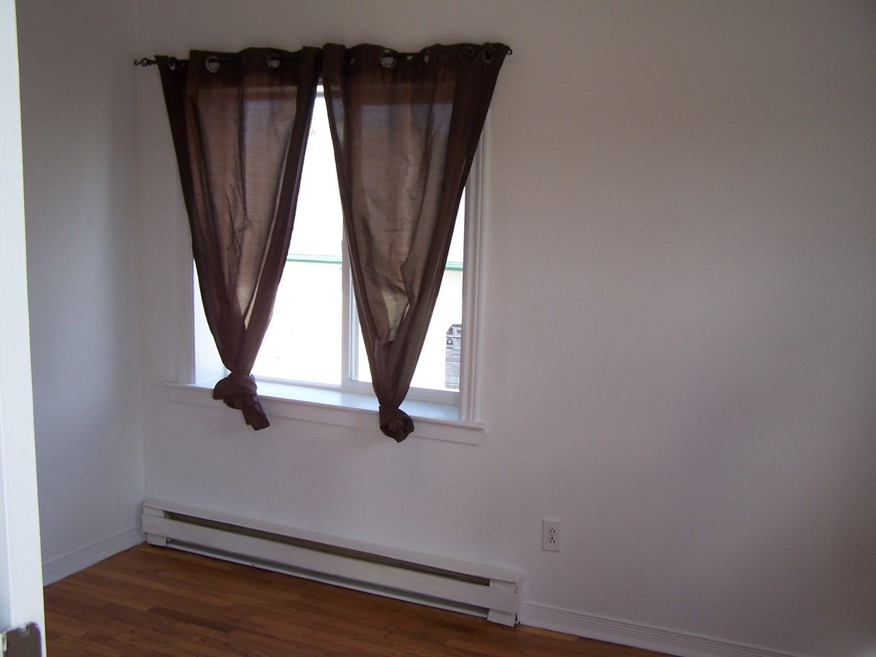 347 Rue Notre Dame - Photo 2 of 6