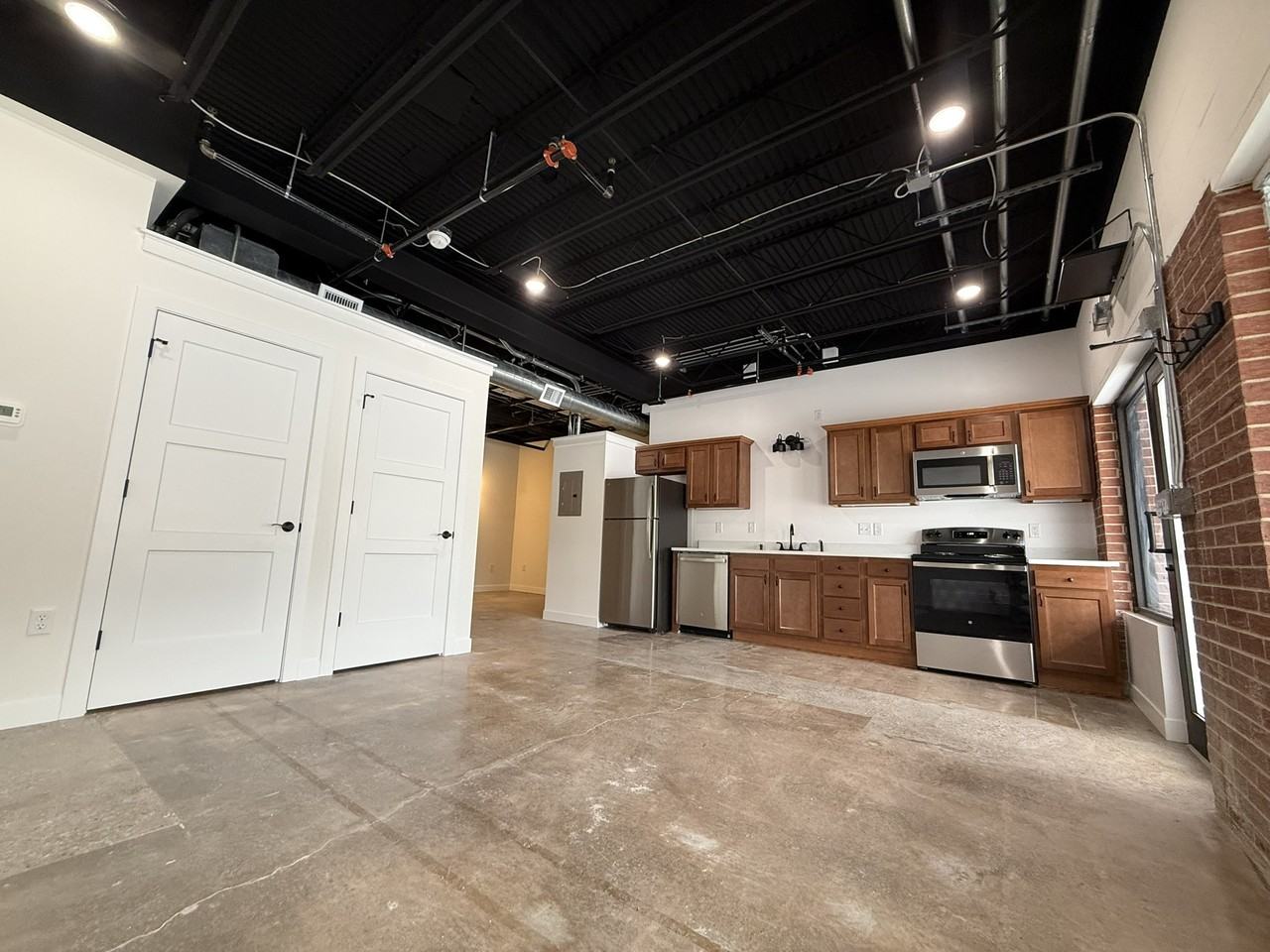5th & Walnut - Apartments - Photo 2 of 18