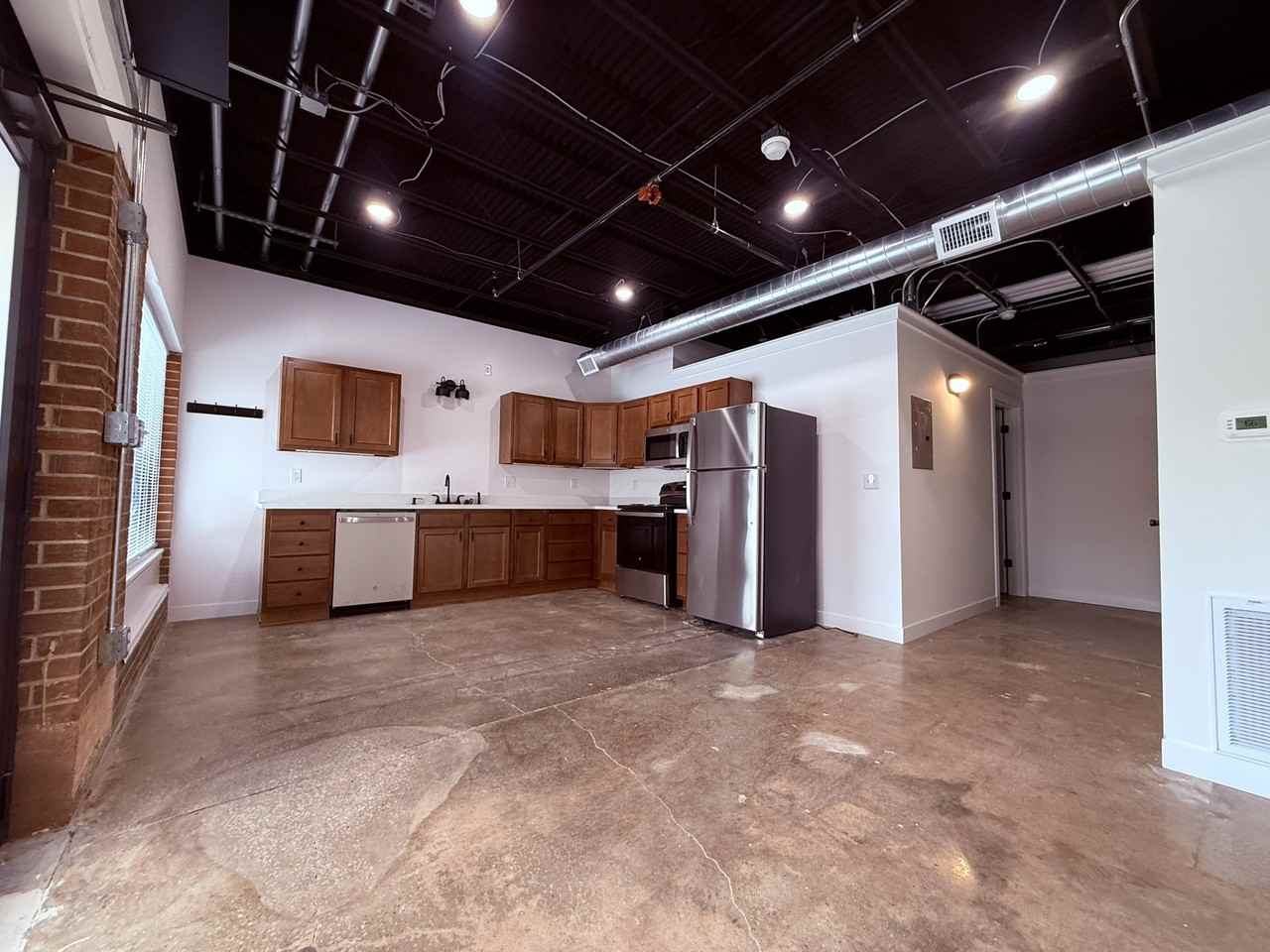 5th & Walnut - Apartments - Photo 2 of 9