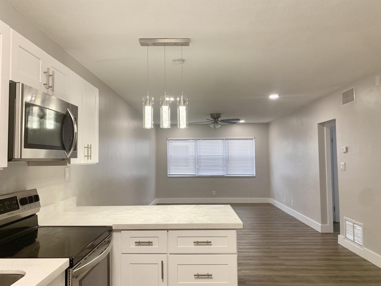 530 NE 20TH ST - Photo 2 of 26