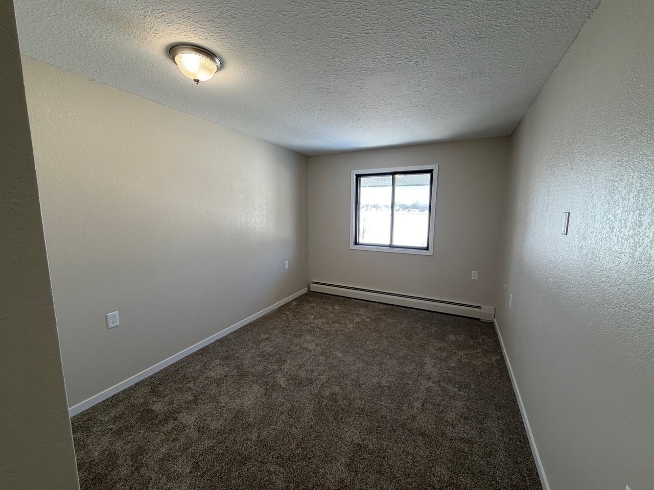 Lakeside Villa Apartments - Photo 4 of 15
