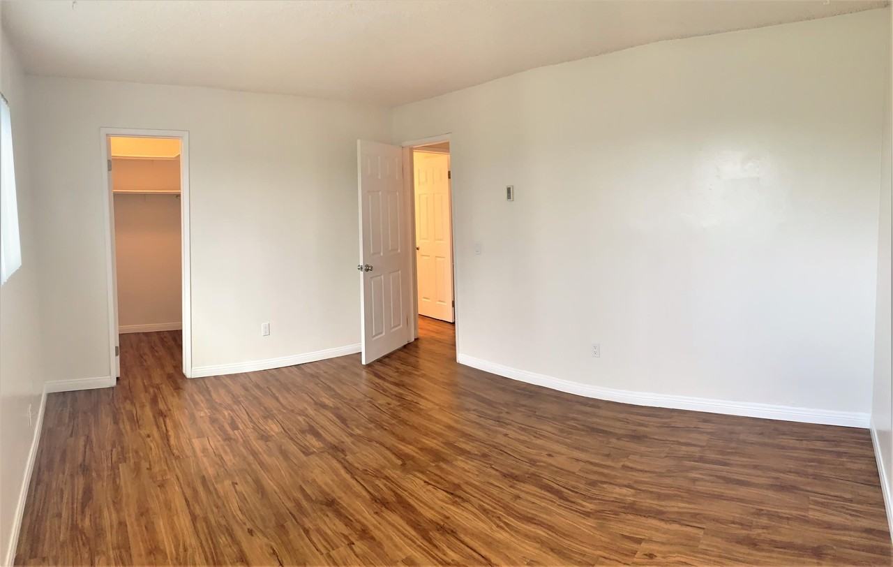 1304 ROXANNE DR - Photo 2 of 15