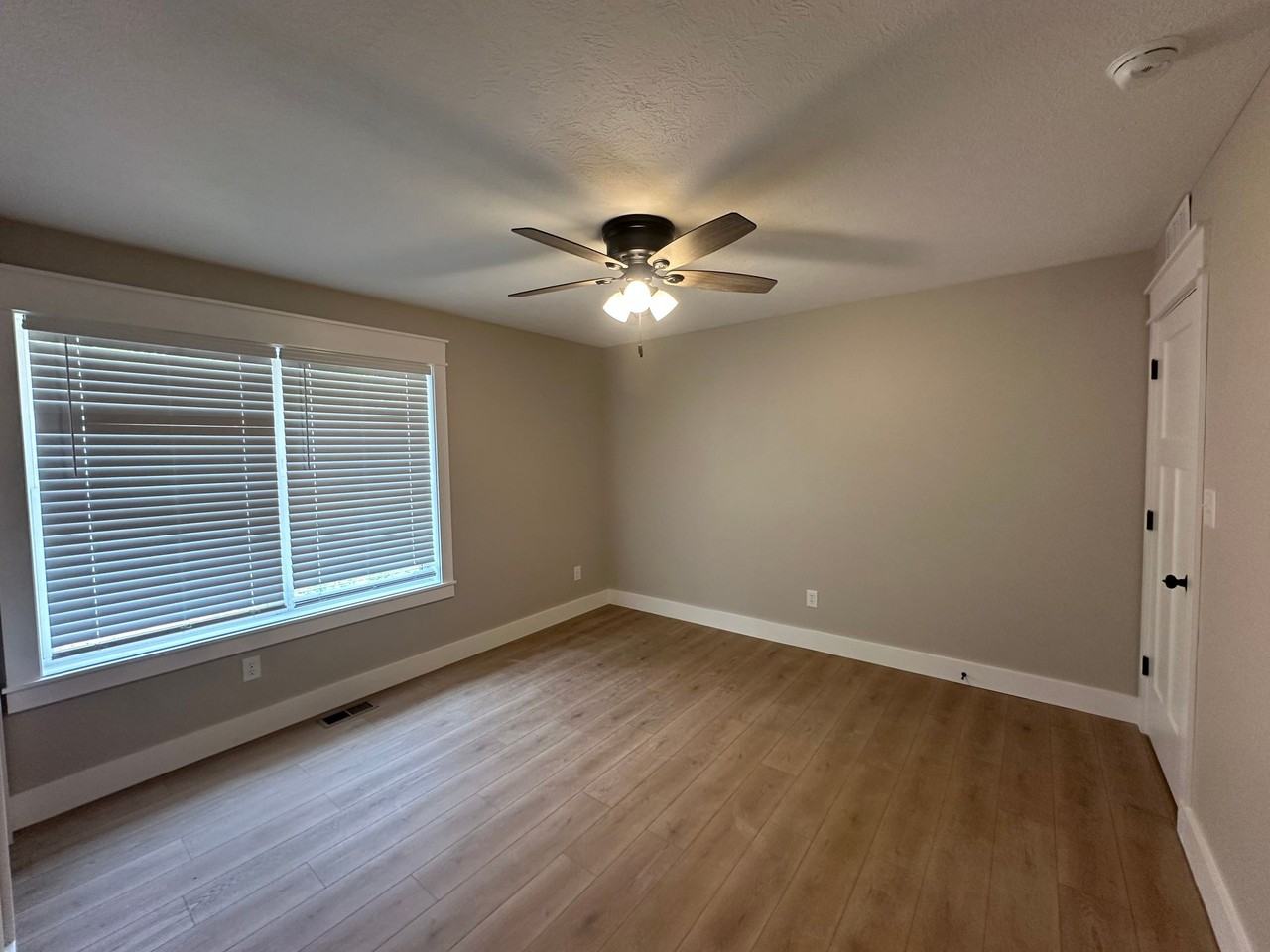 817 N College Ave #1 - Photo 6 of 24