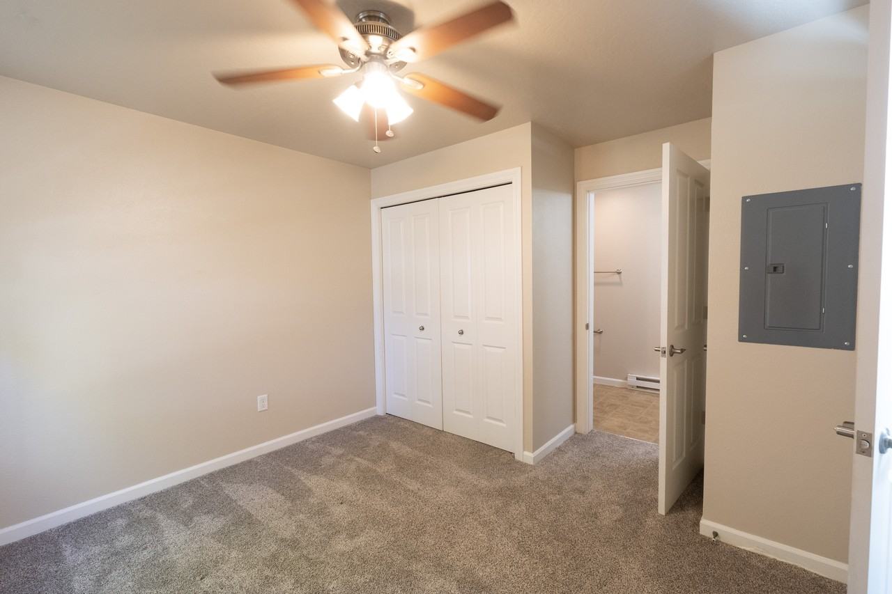 1909 Kensington Avenue - Photo 2 of 8