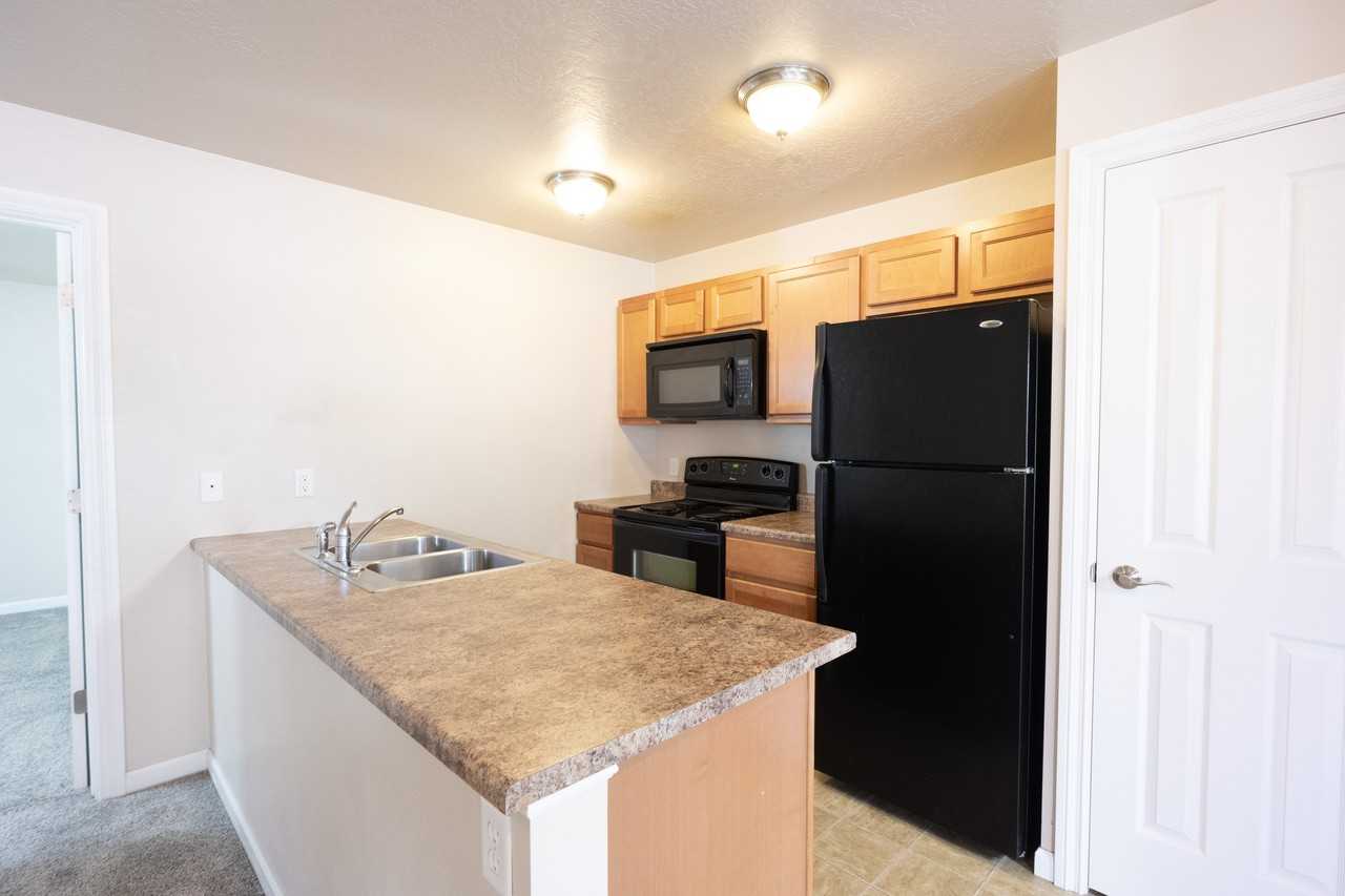 1909 Kensington Avenue - Photo 4 of 8