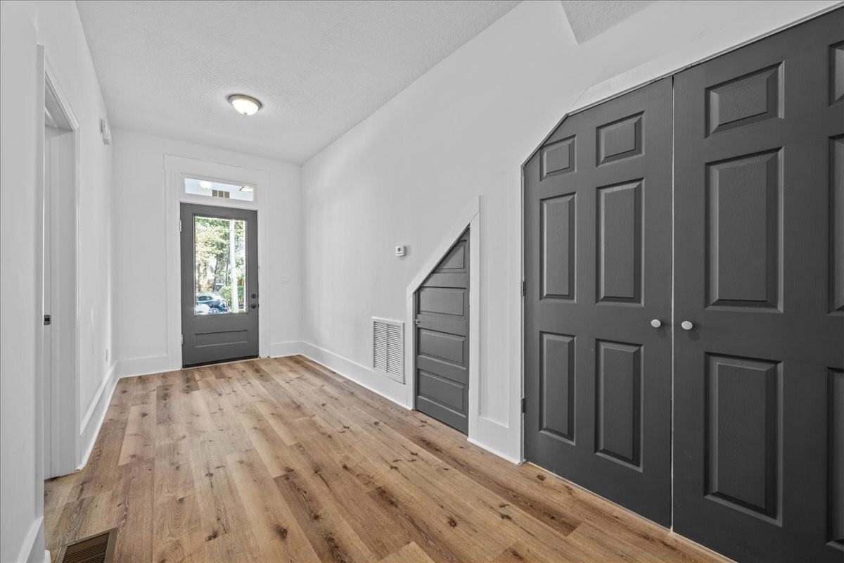 428 East 6th Street - Photo 5 of 26