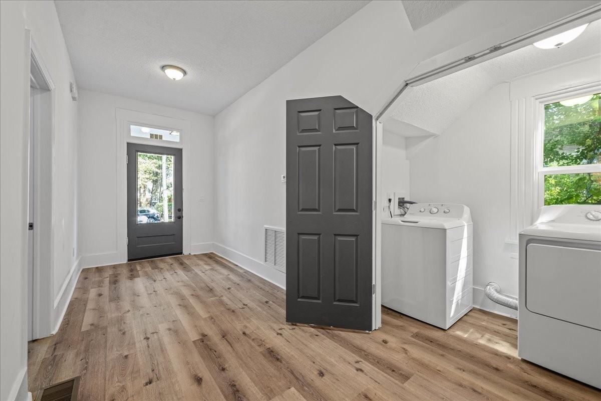 428 East 6th Street - Photo 6 of 26
