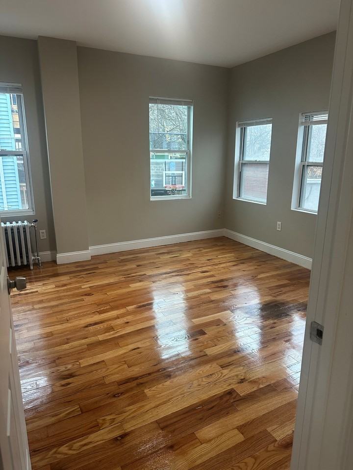 11 Abbotsford St #1 - Photo 5 of 16