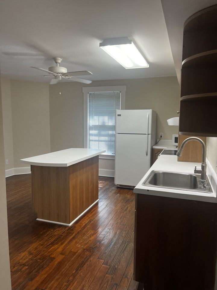 206 North Poplar Street - Photo 2 of 13