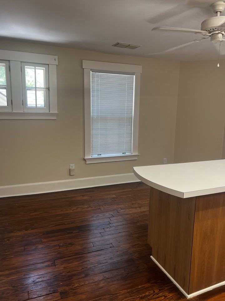 206 North Poplar Street - Photo 3 of 13