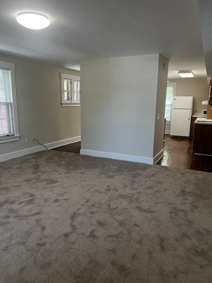 206 North Poplar Street - Photo 4 of 13