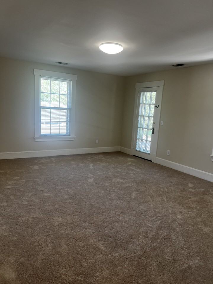 206 North Poplar Street - Photo 5 of 13