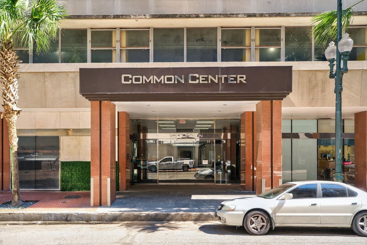 925 Common - Photo 4 of 50