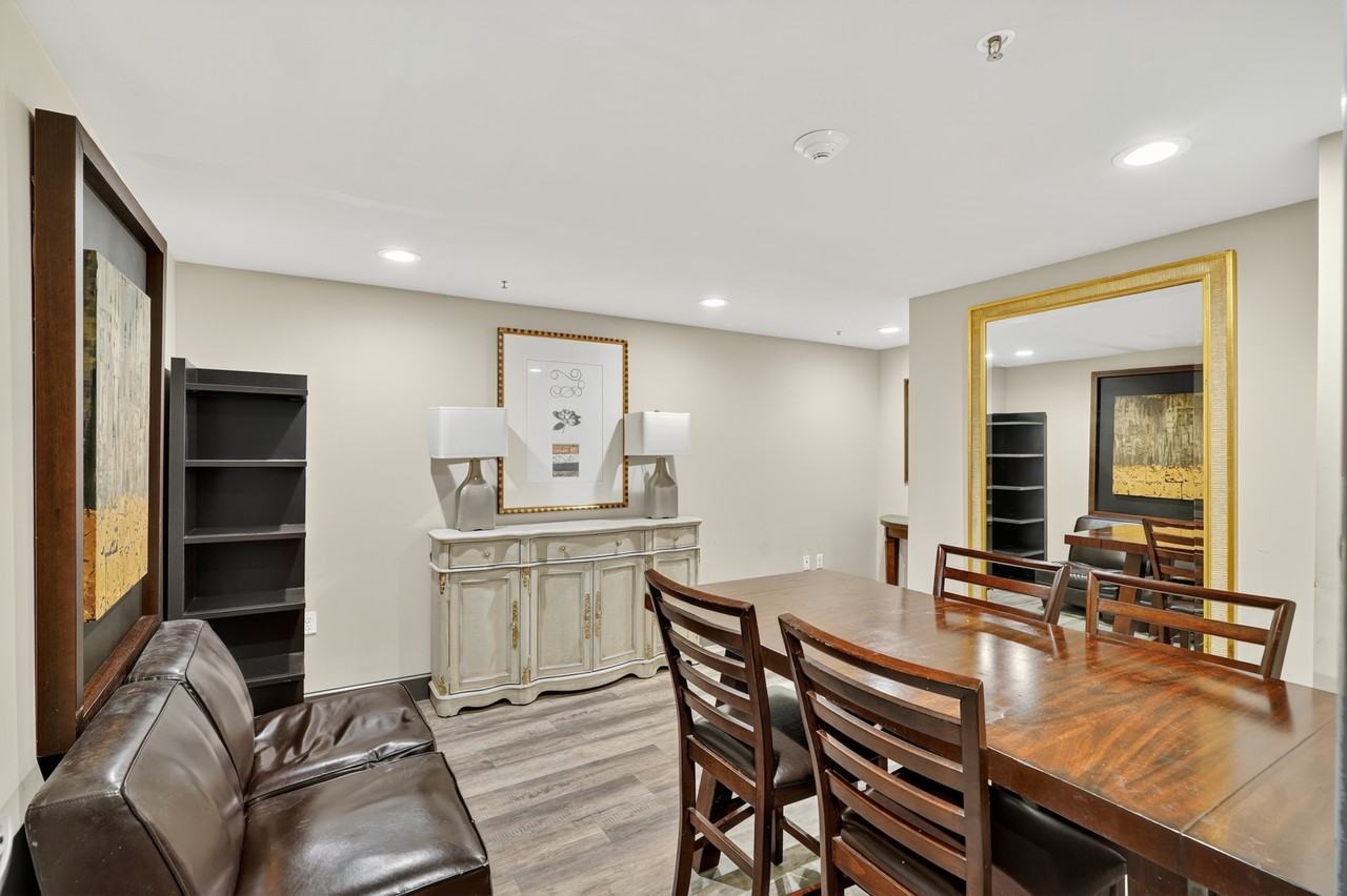925 Common - Photo 6 of 50