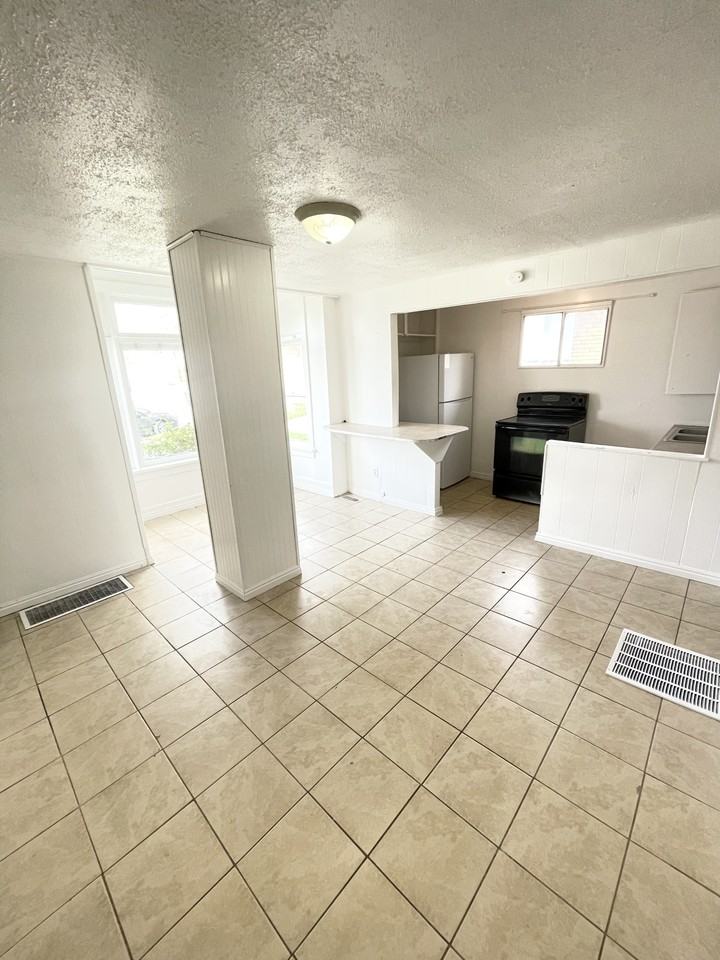 613 28th St. #1 - Photo 2 of 18