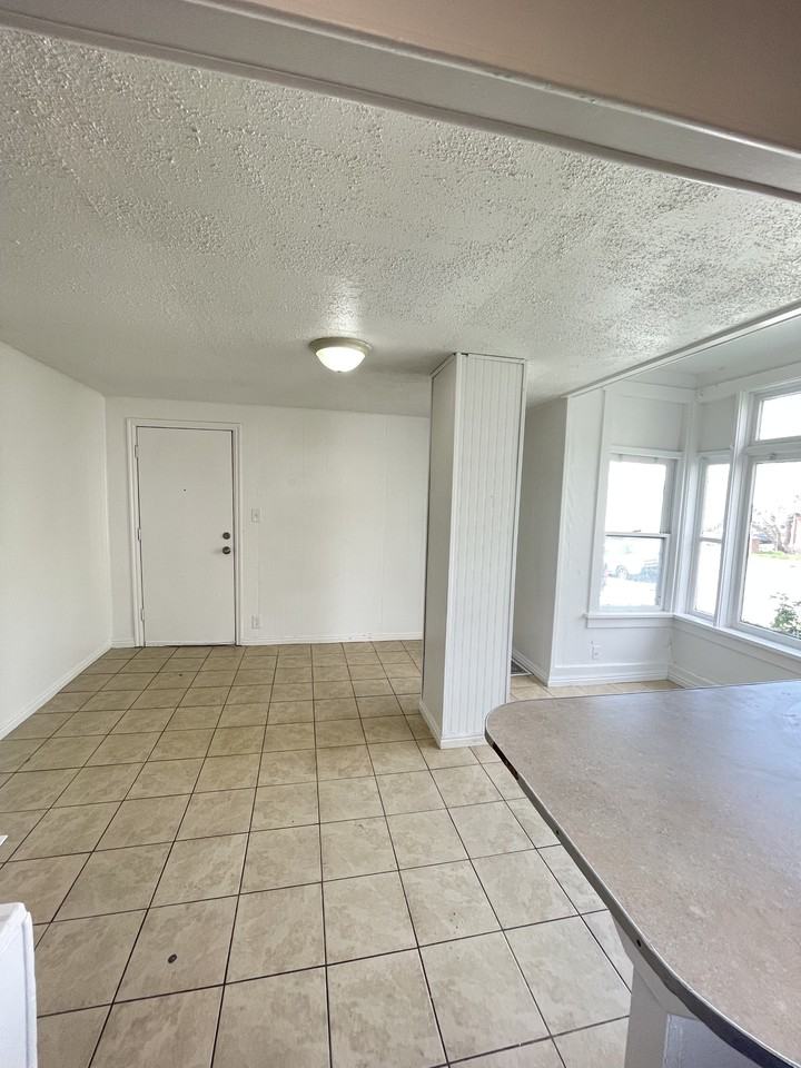 613 28th St. #1 - Photo 3 of 18