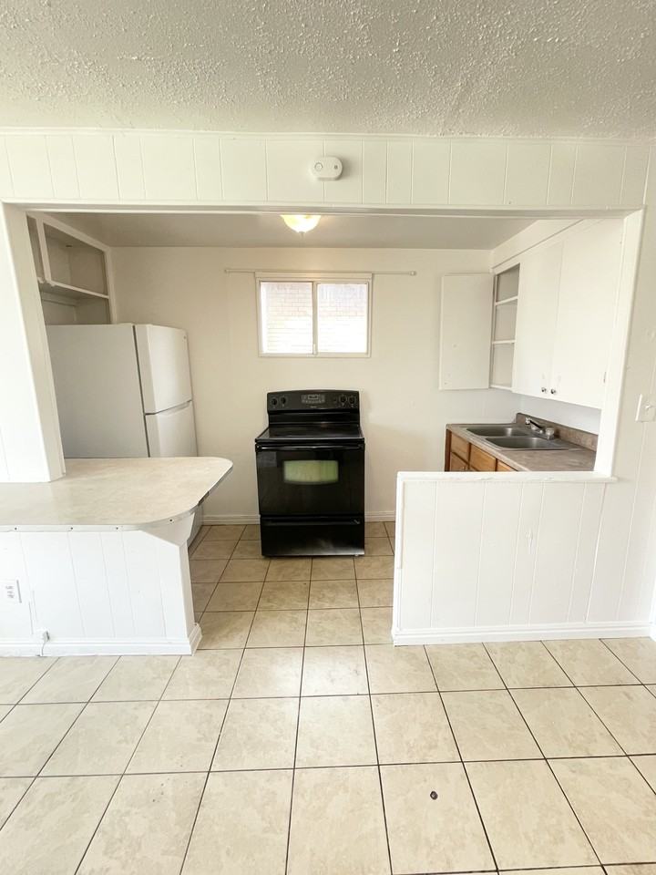 613 28th St. #1 - Photo 7 of 18