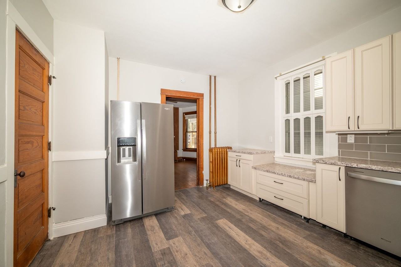 405-407 W Main St - Duplex - Photo 5 of 50