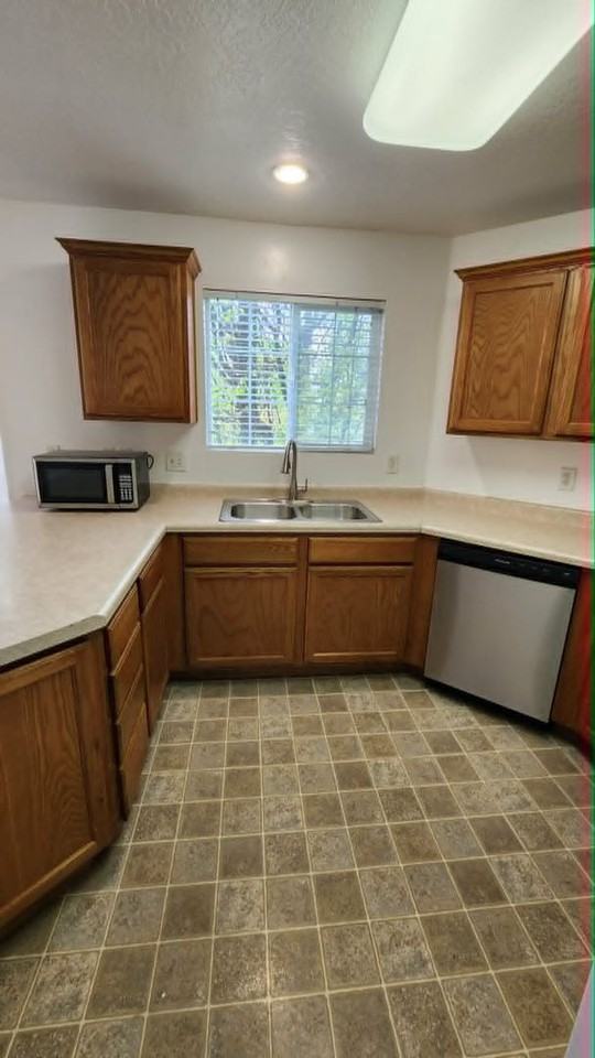 105 W Daybreak Ln - Photo 4 of 20