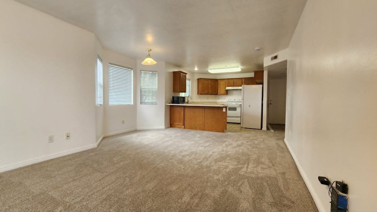 105 W Daybreak Ln - Photo 5 of 20