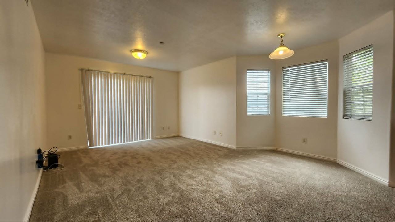 105 W Daybreak Ln - Photo 6 of 20