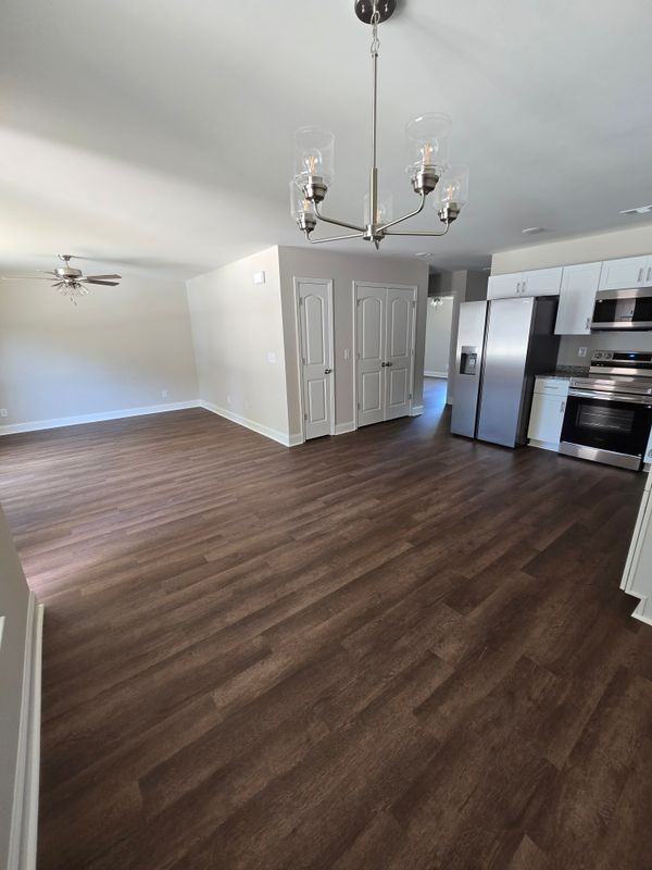 302 W Hawaii Ave - Photo 3 of 9